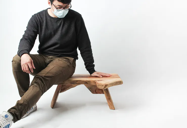 小小的樟木換鞋椅,自然風格充滿魅力!
