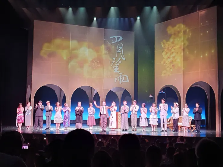 謝幕時可以拍照喔！