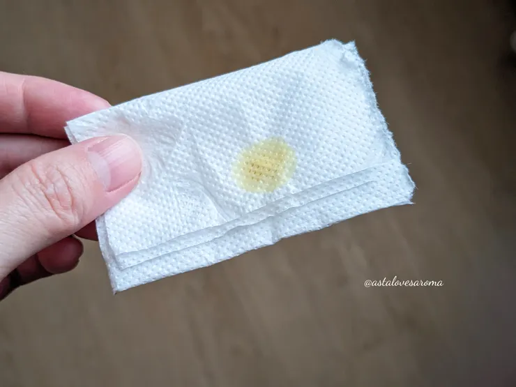 滴在衛生紙上的色澤