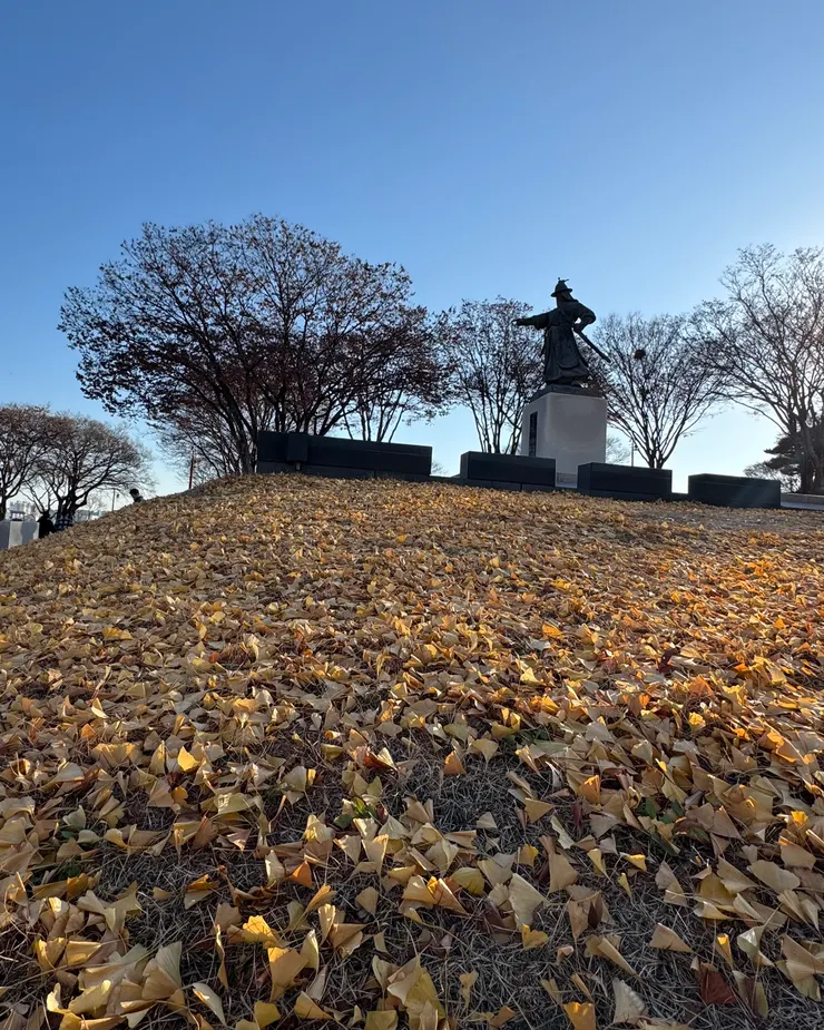 拍攝於2025年12月6日，韓國晉州城  金時敏將軍像