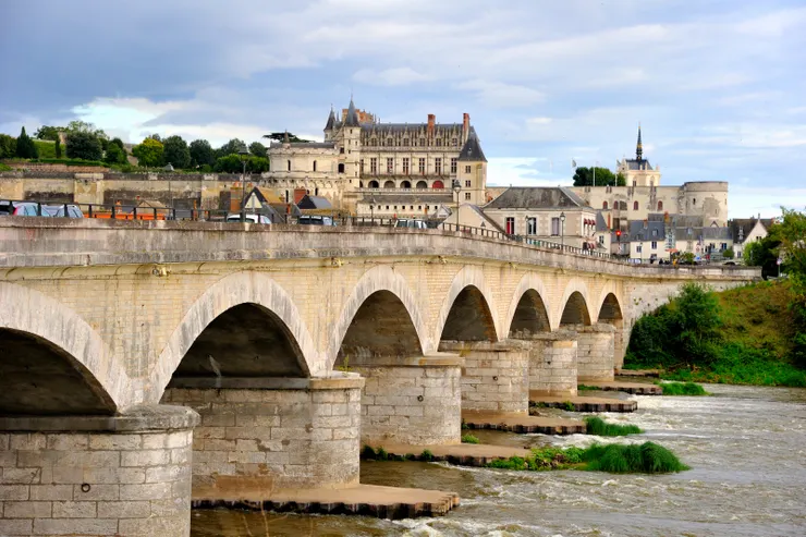 【繼續返程，經過昂布瓦斯城堡前的勒克萊爾元帥橋(Pont du Maréchal Leclerc)。】