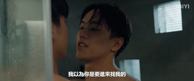 余行這狼一樣的眼神XDDD