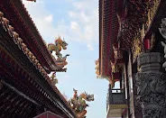 屋脊剪黏與彩繪精緻細膩(圖片截圖於網路)