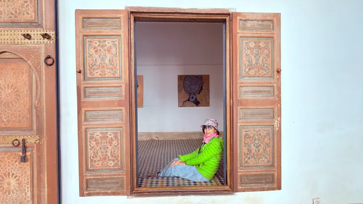 木門上的彩繪精緻而典雅