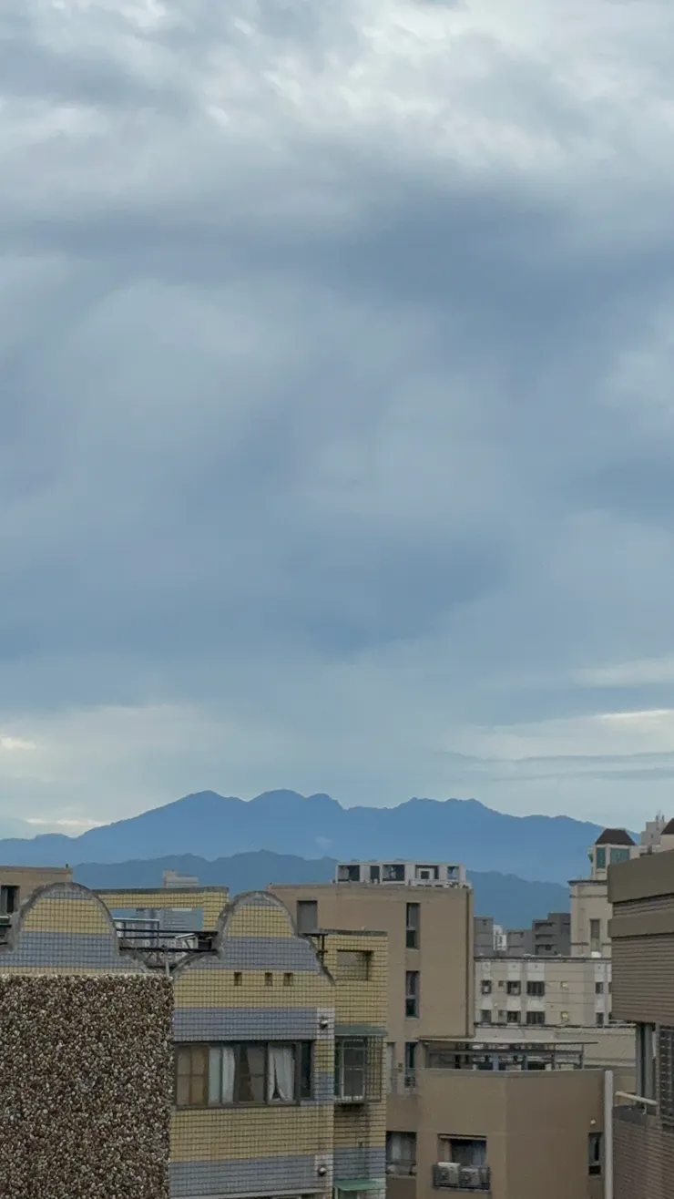 遠方漂亮的山