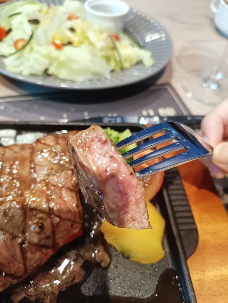 炙燒雙倍霜降無骨肩小排 (五分熟)