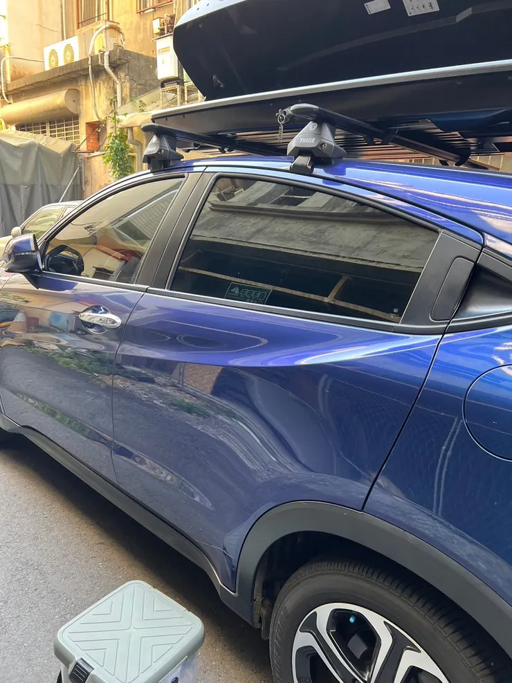 車頂置物箱附的鑰匙,建議放在車內,要使用時再拿,就不會弄丟或忘了帶。