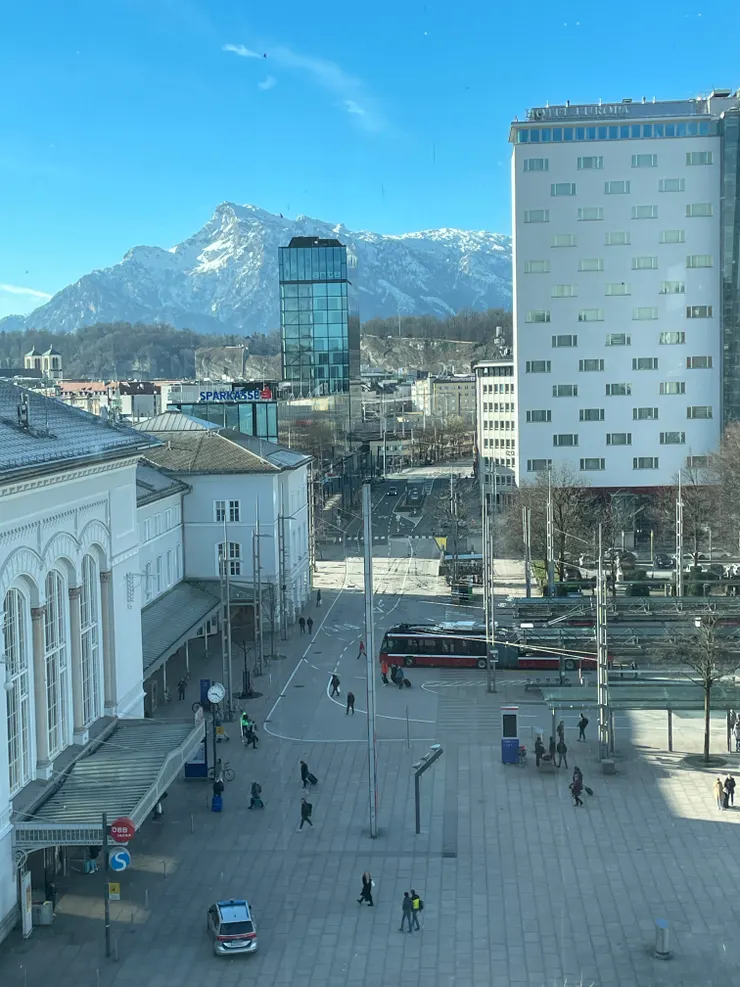 薩爾茲堡火車站前