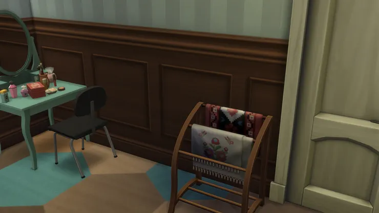 我現在很喜歡「利用」空間，總之能放東西的地方都不放過，門口用來放圍巾很適合。