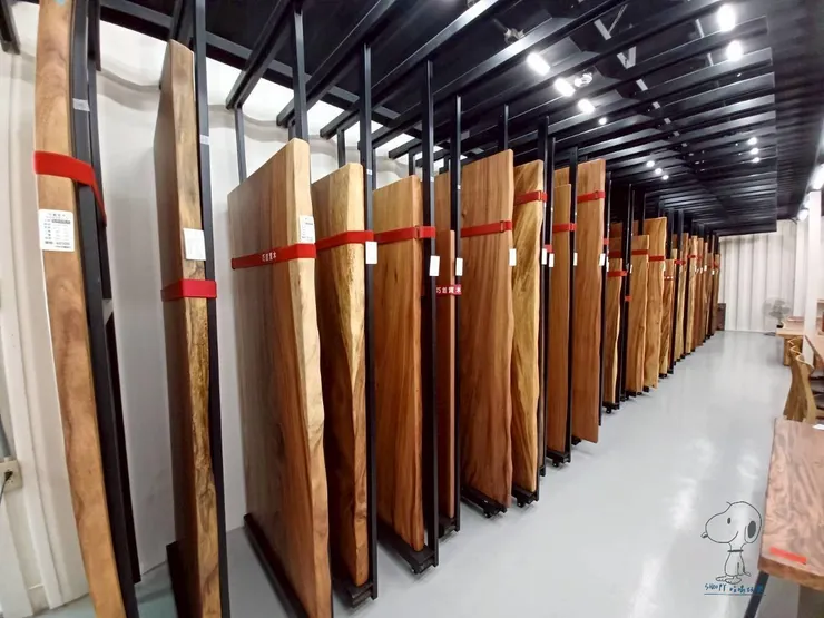 所有木板皆保留木頭最完整的紋理