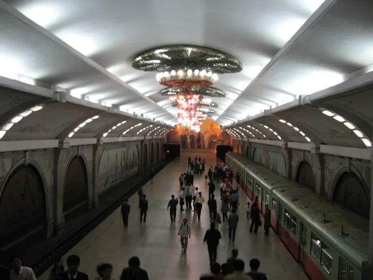 馬上豁然開朗，平壤地鐵復興站到達！