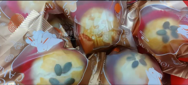 圖片來源：灰鸚鵡小灰寶貝《【蛋黃酥DIY】手工製作螺旋芋頭蛋黃酥＆菠蘿蛋黃酥》https://www.potatomedia.co/s/rVqlny9