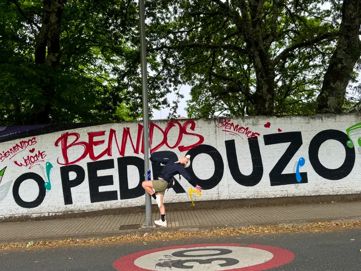 AM 10:09     經過O Pedrouzo！！但還有20 公里!!!  讓我屎了吧～～～🤪