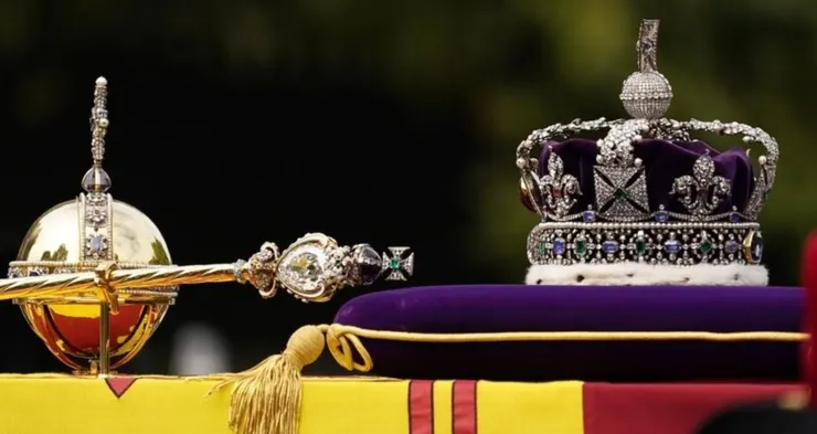 王冠镶嵌着被南非要求归还的钻石