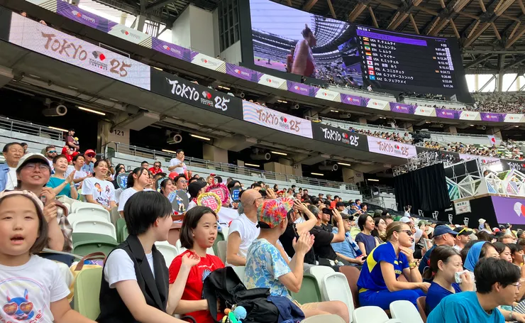 日本家庭-攜家帶眷看田徑比賽