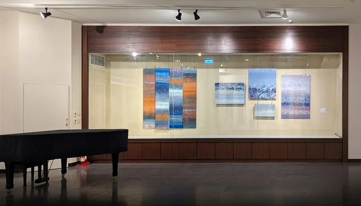 積吶虹光，〈雲海系列〉，壓克力顏料、紙。