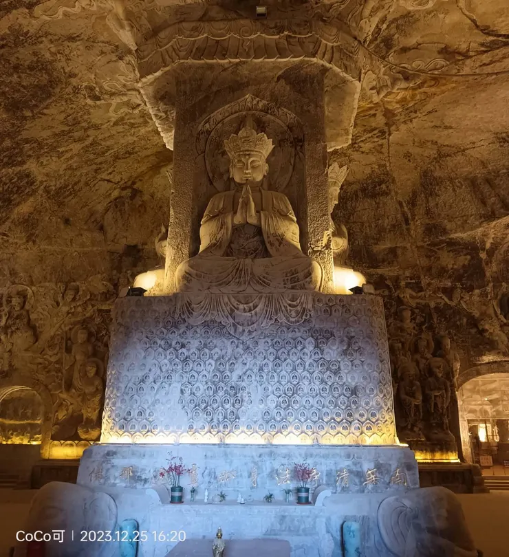 合掌岩石窟——臺灣客家宗親赴順開展人文姓氏宗親探訪交流活動（圖/彭可提供）