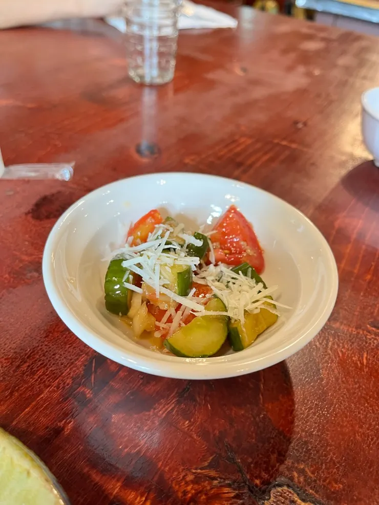 油醋沙拉，偏酸小孩吃一口就不要了，都進我肚子。