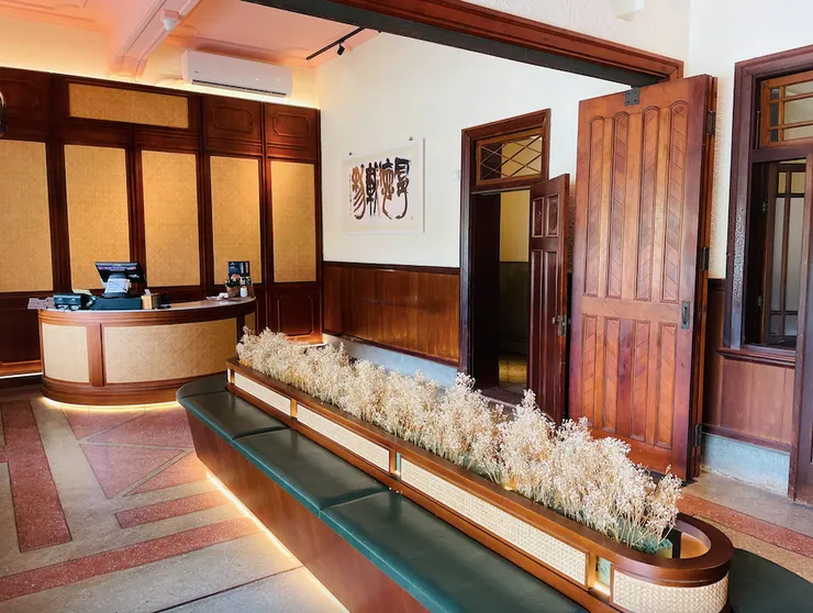 內部並未做過多的修改,十二月粥品保留了原有的木作和隔間。