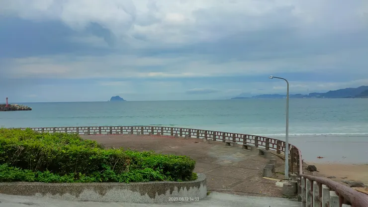 龜吼漁港旁的步道