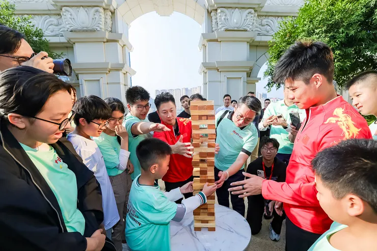 蘇炳添隊伍進行小遊戲挑戰