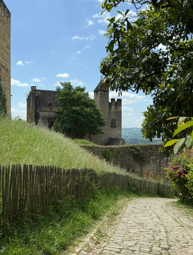 城堡一直在視線範圍裏