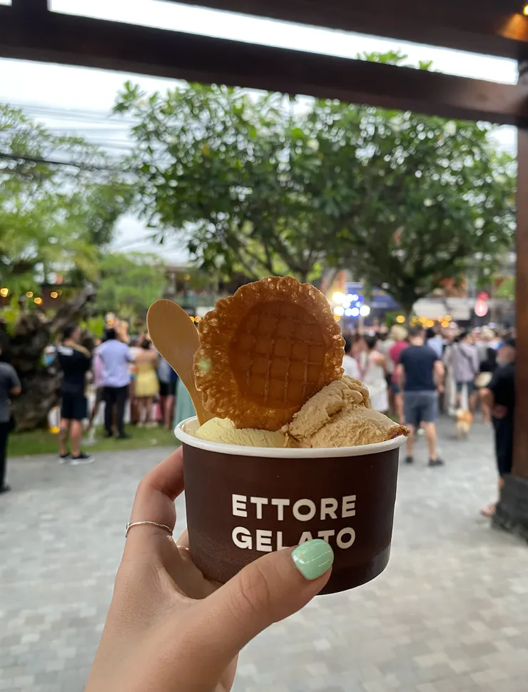 在峇里島買的第一個食物，好吃！