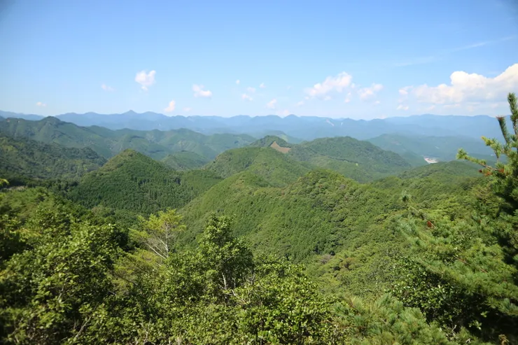 這就是遠近馳名的百間ぐら（有百峰相連之意）今天一望無際的景觀已經非常讚，夕陽十分或是有雲海時會更美