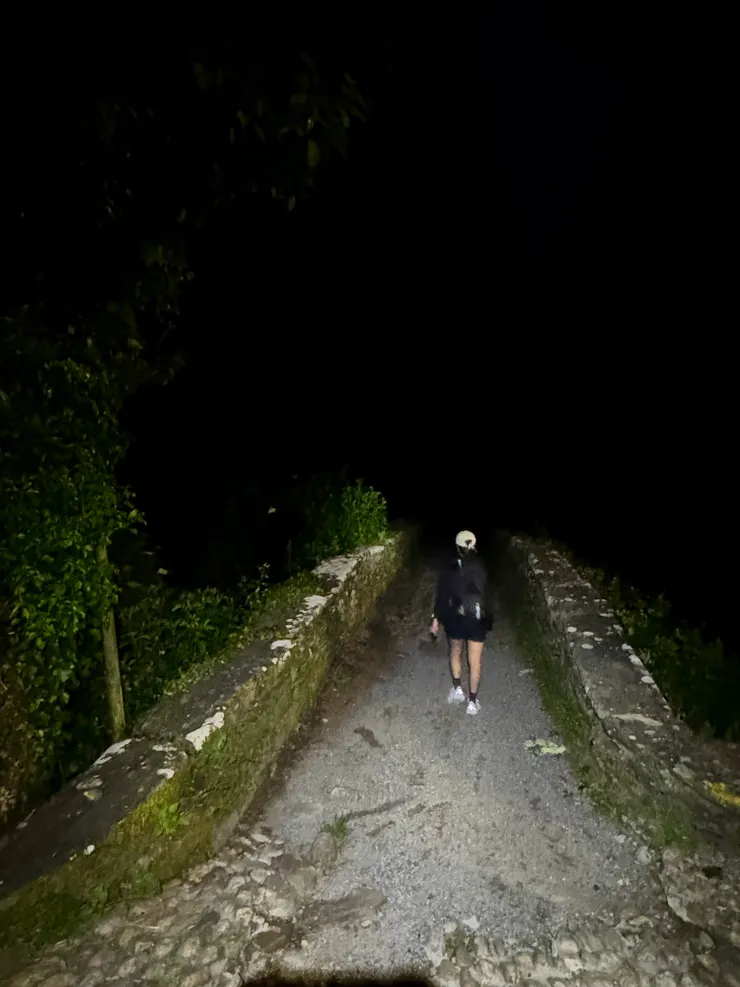 從古橋進入後就沒有路燈，記得要帶頭燈。另外因為要避開中午的太陽，通常4或5點出發。