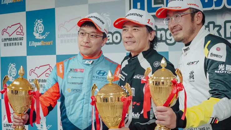 會長崔丁元（左1）親自來台參賽，樹立韓國性能車在台灣國際賽道的嶄新標竿。圖/正德汽車提供