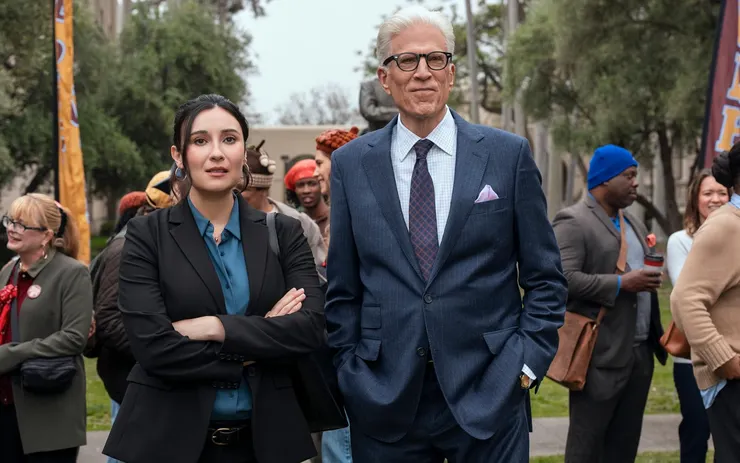 他再次臥底進入校園，只為查清四億捐款背後的筆電竊案。