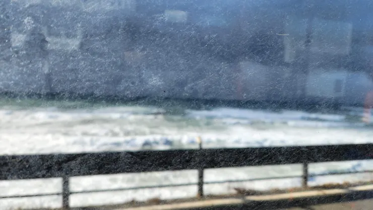 回程的巴士可以看到明顯的陰陽天氣