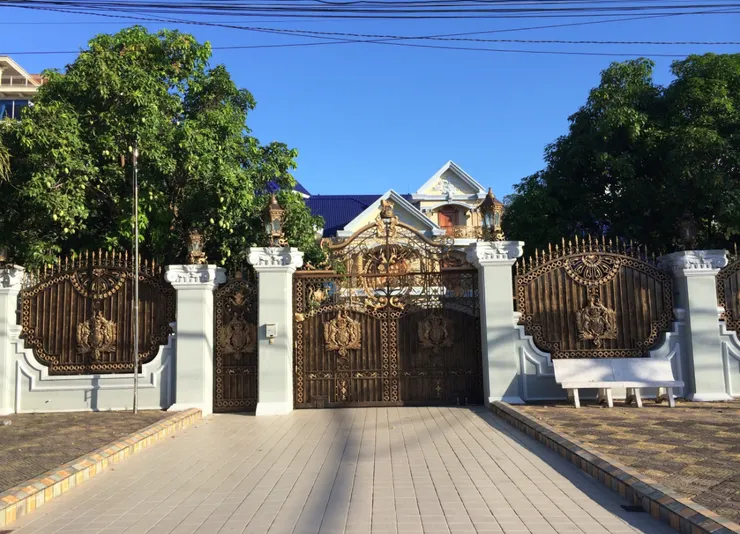 郊區也是有富麗堂皇的別墅的