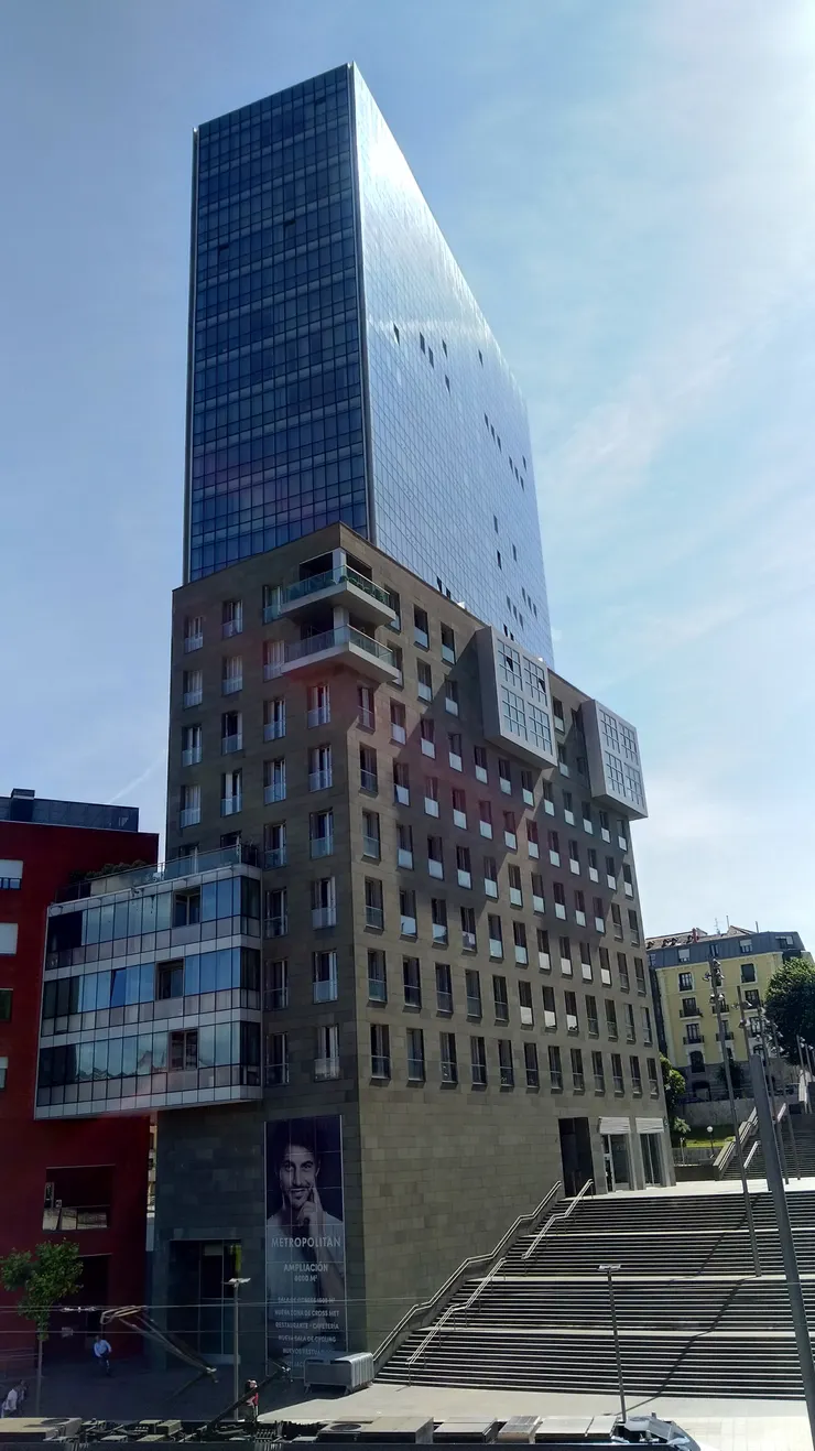 對稱大樓其中之一