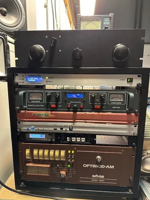 該電台的發射設備