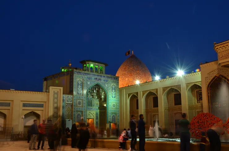 陵墓外的清真寺圓頂