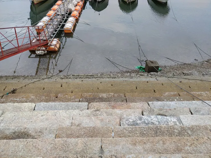 名為「雁木」的石階梯，是碼頭登船重要設施