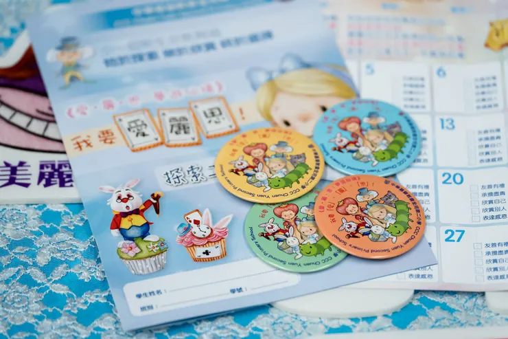 學校每年也會個改編一個經典的童話故事為體驗式的正向教育活動。

