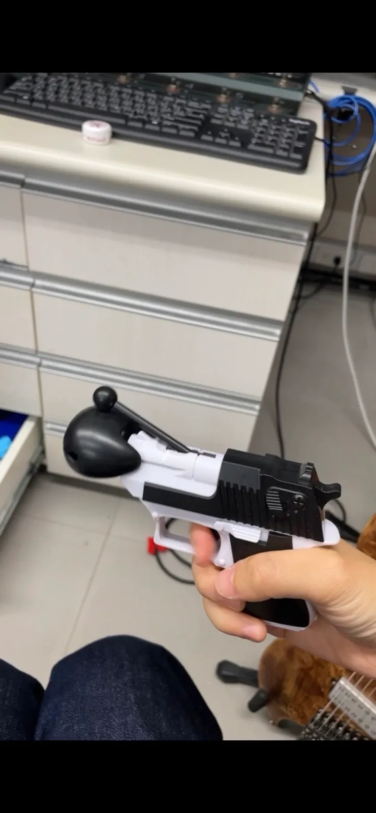 非常矛盾的的槍枝+木魚XD