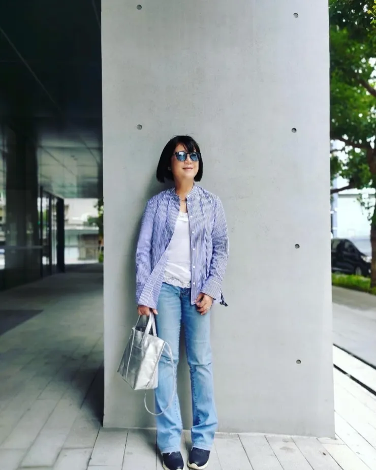 感覺像回到大學校園的穿搭,事實上已幾經輪迴