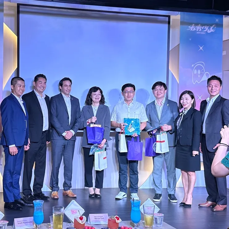 夏威夷經濟文化參訪團不畏風雨也要來台參訪KIRABASE。(圖/KIRABASE提供)