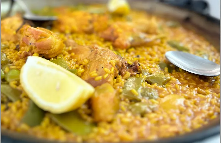 熱騰騰的瓦倫西亞兔肉燉飯 於2024/03/28拍攝