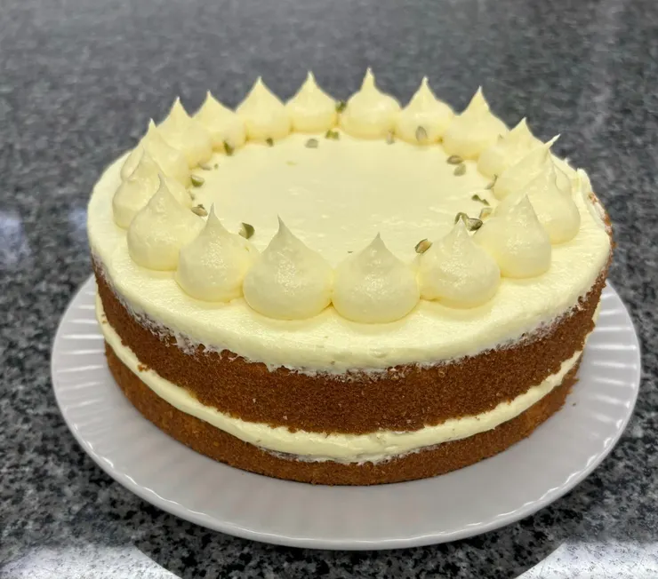 檸檬夾餡海綿蛋糕，送給朋友吃，朋友覺得酸酸甜甜的，好吃!