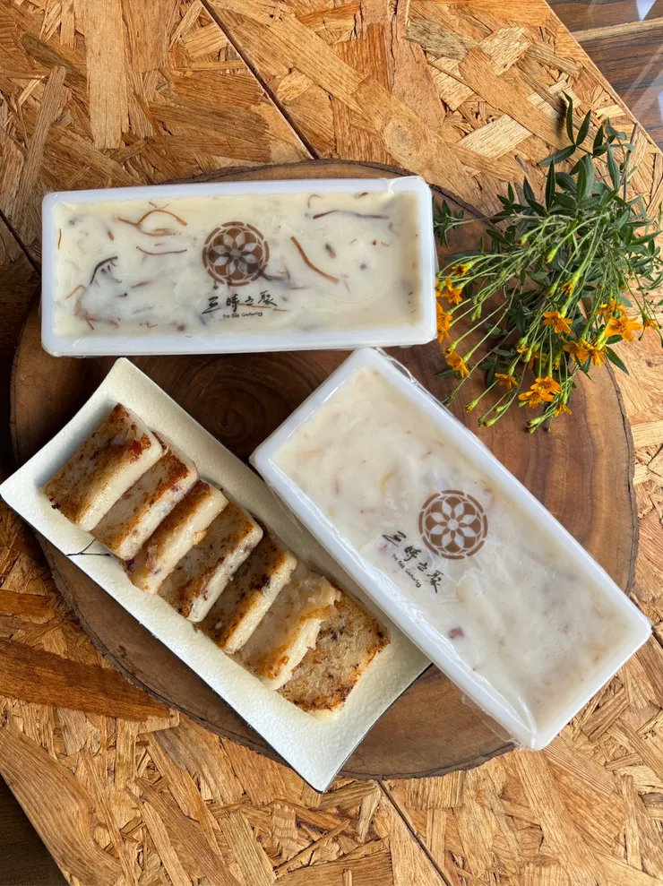 獨家研發皎白筍格外品、巴萊豬燻肉所製成的蘿蔔糕。