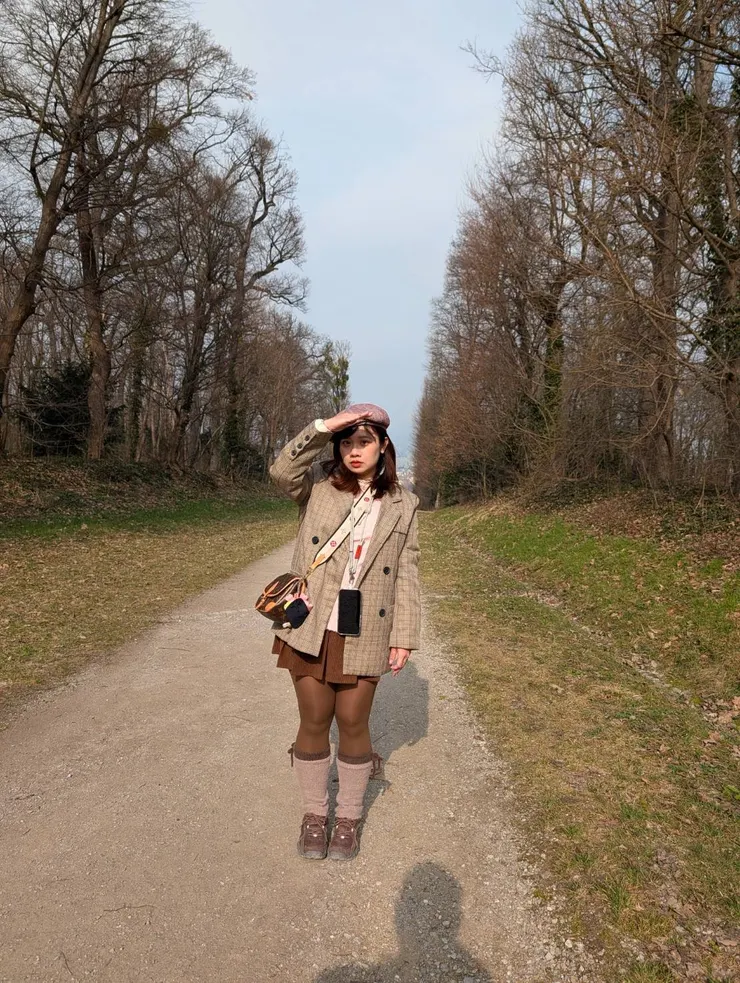 上山過程中，感覺可以通往森林的小徑