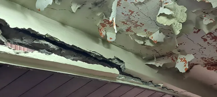 陽台天花板現況圖。圖／新北都更處提供