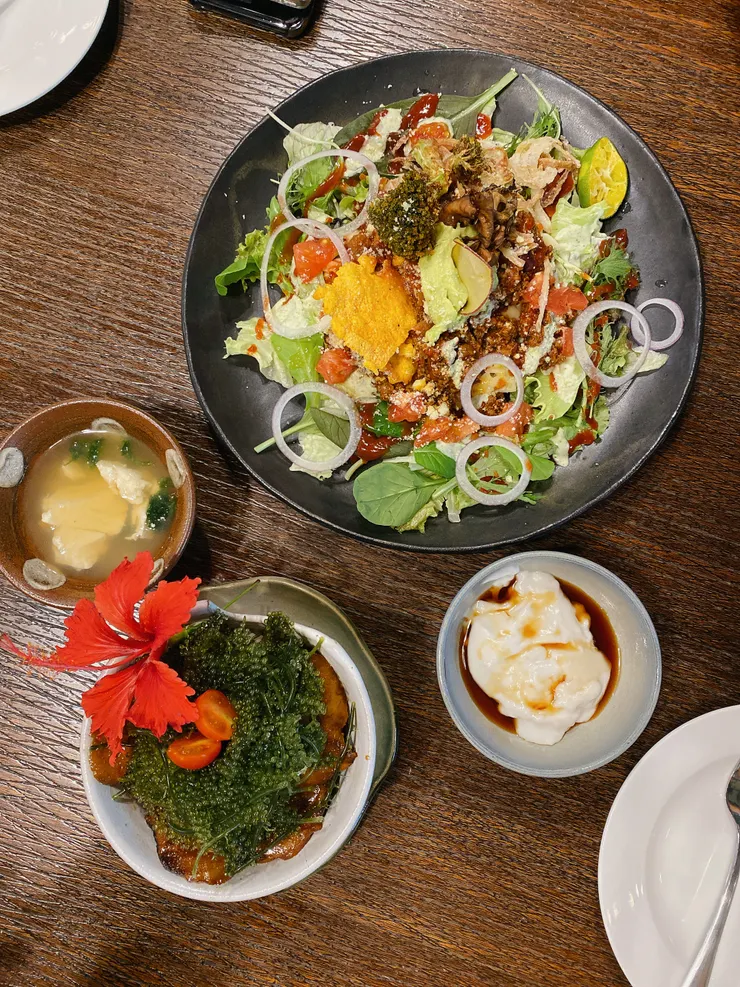 Taco rice跟阿古豬烤肉飯都很好吃~