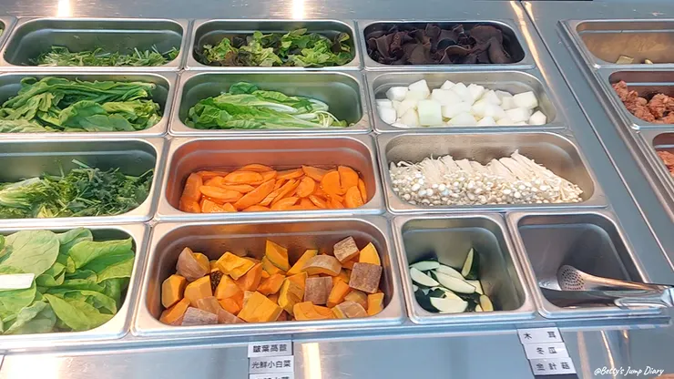 光鮮綠蔬自助吧吃到飽/ 圖片來源：Betty's Jump Diary