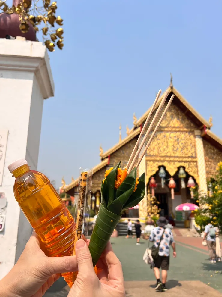 導遊也有買~大家一起許願~