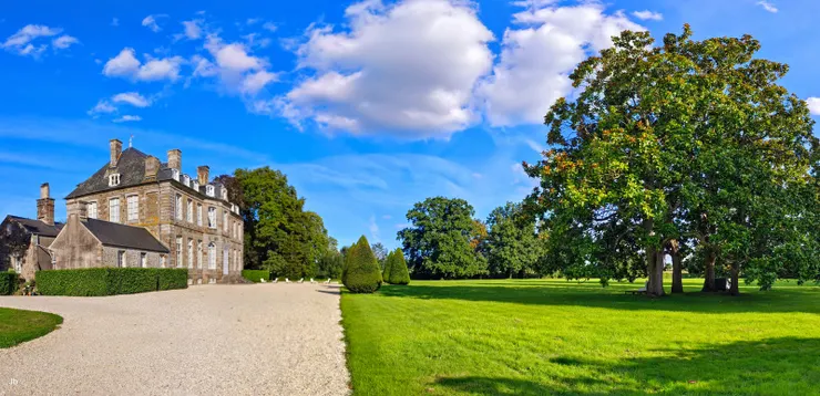 【環顧三十英畝森林草原河流湖泊！城堡後面的草原與森林，】